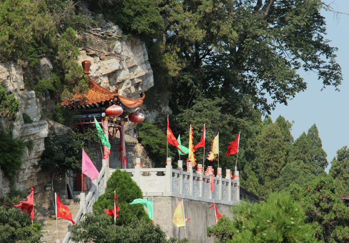 home 金粟景点 祈福游览 金粟山寺院:建于秦朝,面积2000平方米